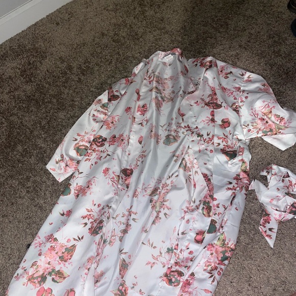 Icing Satin Robe - Picture 2 of 4